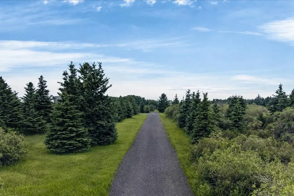 240117 210 Avenue W Rural Foothills County AB T0L 1W4
