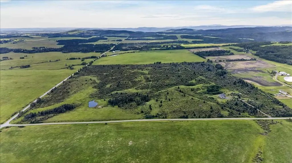 240117 210 Avenue W Rural Foothills County AB T0L 1W4
