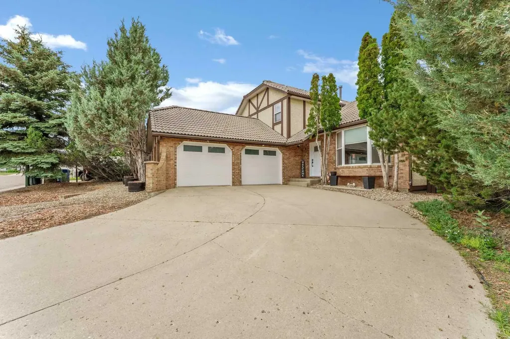 8 Ross View Bay SE Medicine Hat AB T1B3H9