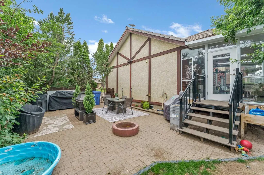 8 Ross View Bay SE Medicine Hat AB T1B3H9