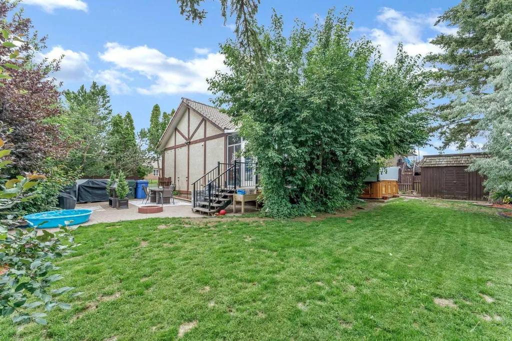 8 Ross View Bay SE Medicine Hat AB T1B3H9