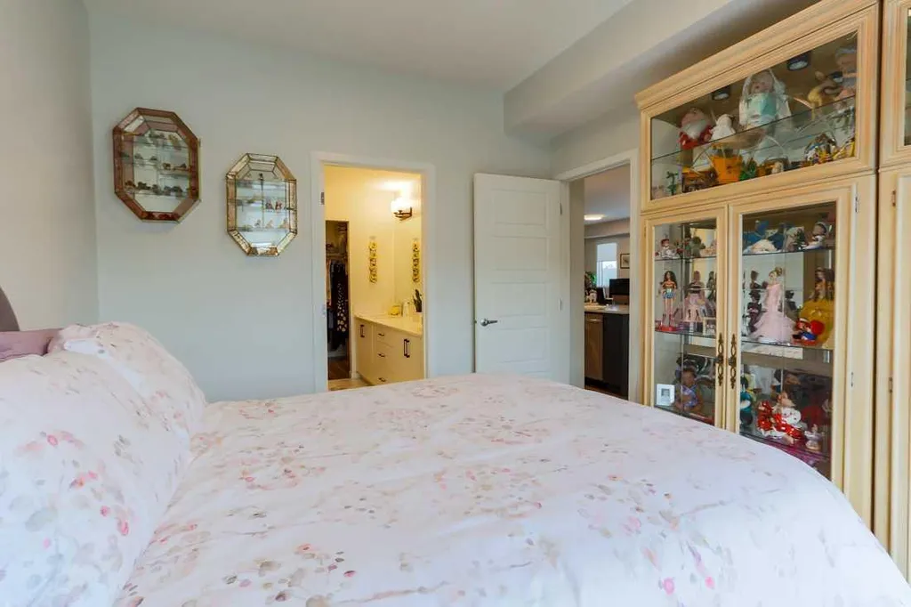 42 Cranbrook Gardens SE Calgary AB T3M 3N9
