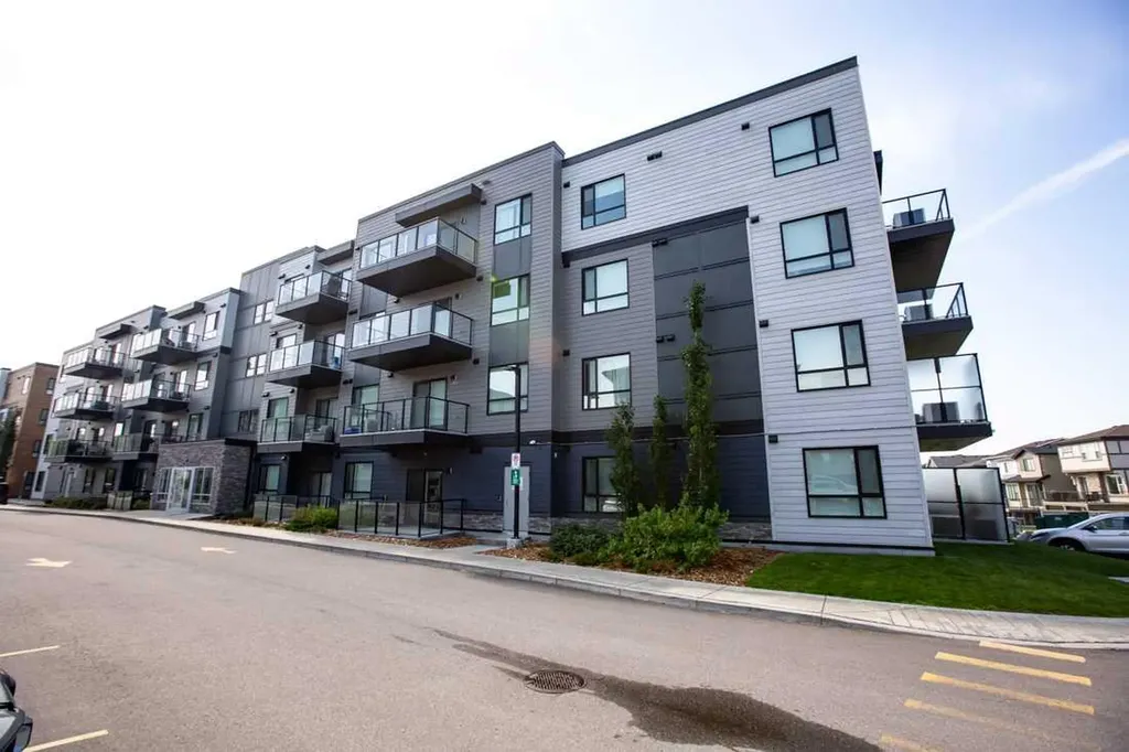 42 Cranbrook Gardens SE Calgary AB T3M 3N9