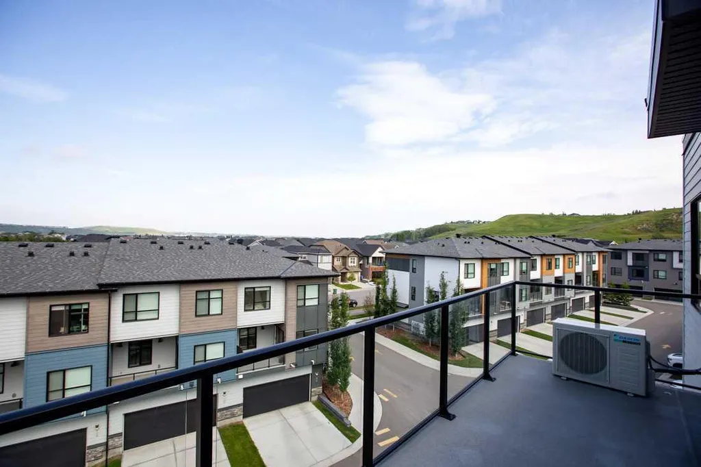 42 Cranbrook Gardens SE Calgary AB T3M 3N9