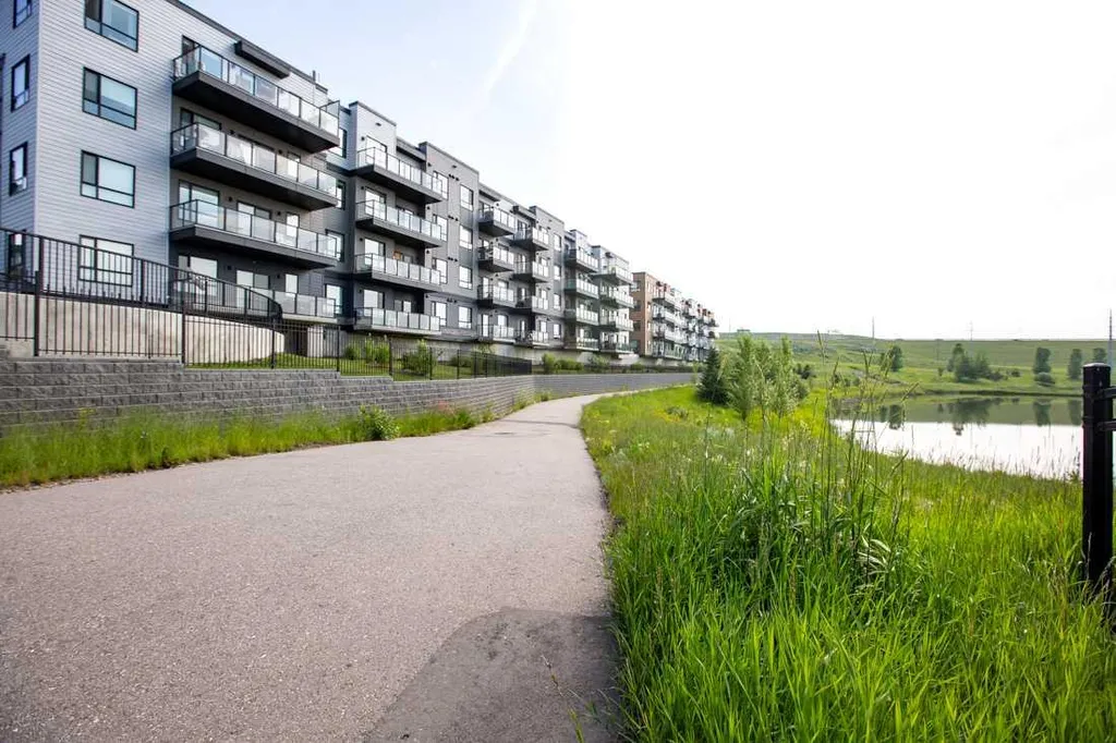 42 Cranbrook Gardens SE Calgary AB T3M 3N9