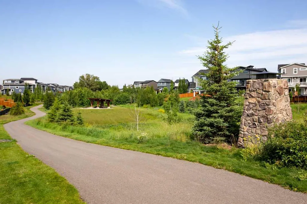 42 Cranbrook Gardens SE Calgary AB T3M 3N9