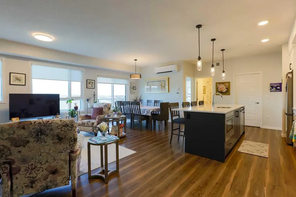 42 Cranbrook Gardens SE Calgary AB T3M 3N9