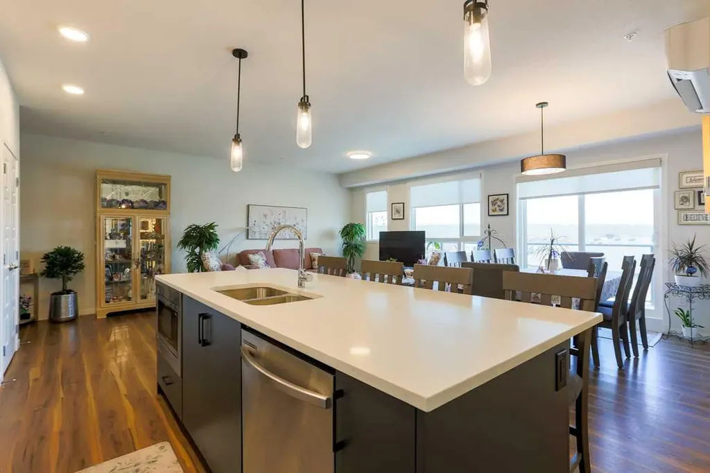 42 Cranbrook Gardens SE Calgary AB T3M 3N9