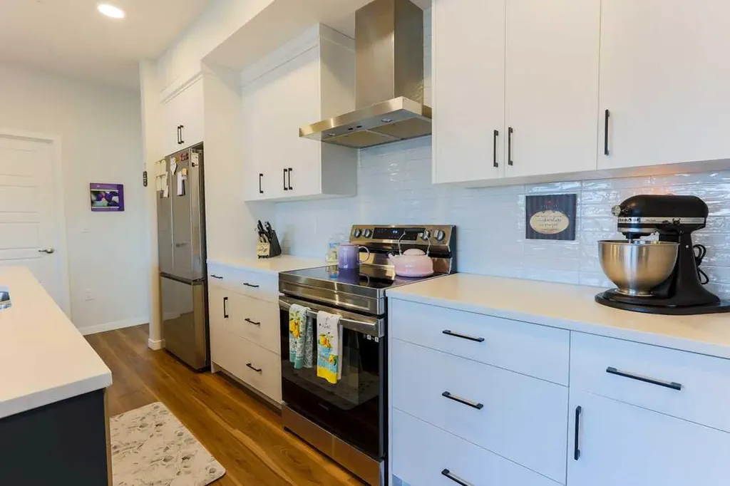 42 Cranbrook Gardens SE Calgary AB T3M 3N9