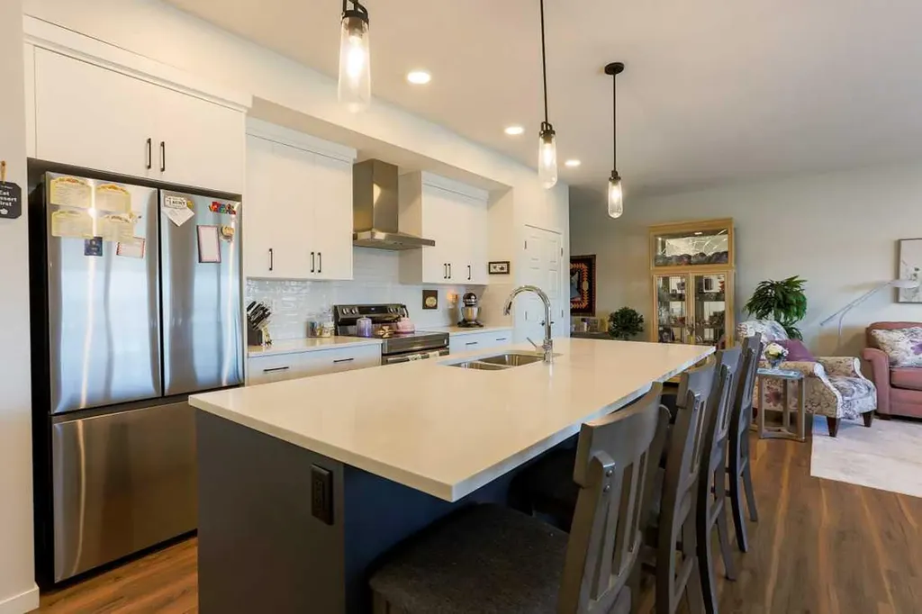 42 Cranbrook Gardens SE Calgary AB T3M 3N9