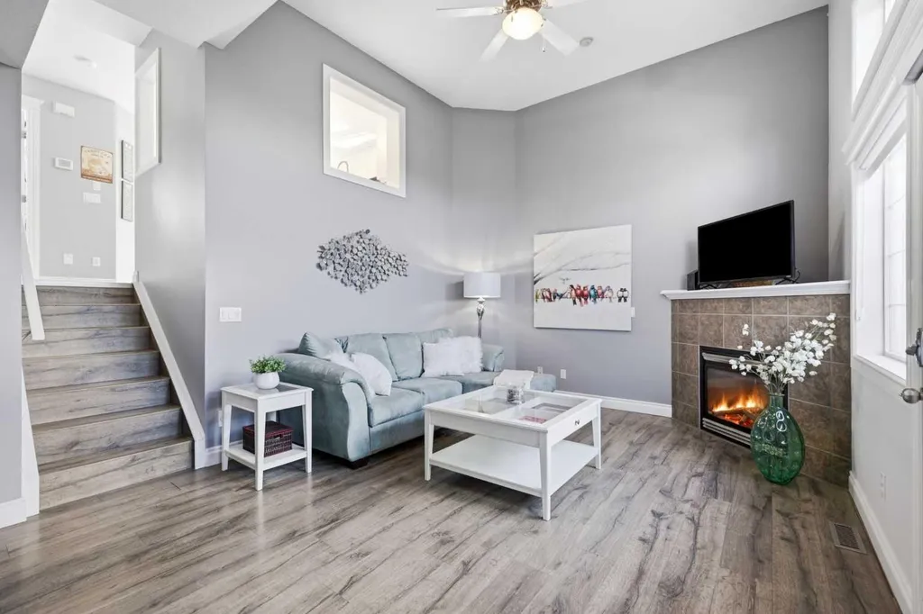 4 Cougar Ridge Mews SW Calgary AB T3H 5P4