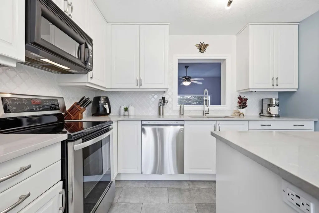4 Cougar Ridge Mews SW Calgary AB T3H 5P4