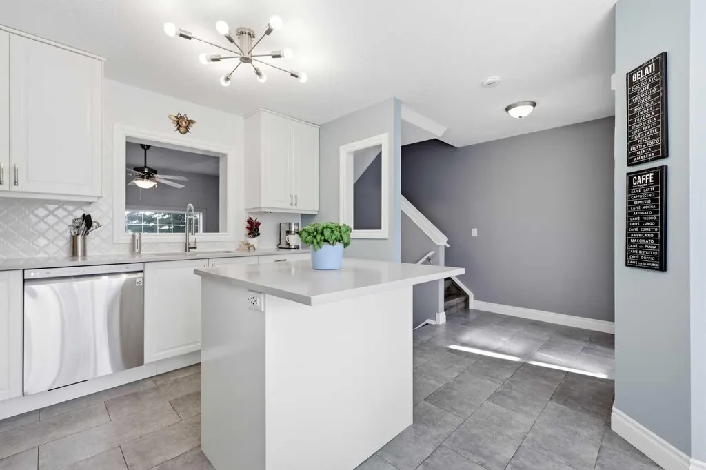 4 Cougar Ridge Mews SW Calgary AB T3H 5P4