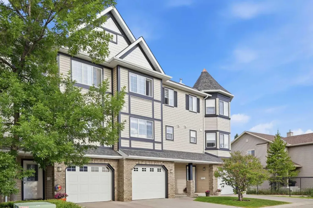 4 Cougar Ridge Mews SW Calgary AB T3H 5P4