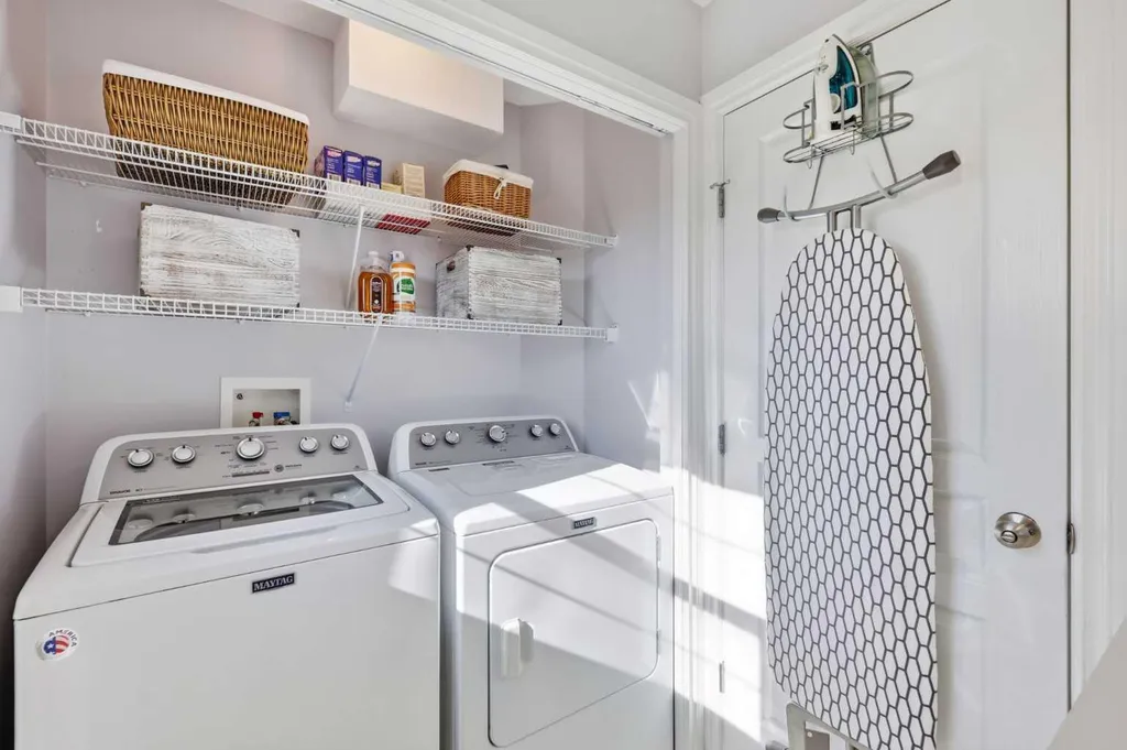 4 Cougar Ridge Mews SW Calgary AB T3H 5P4