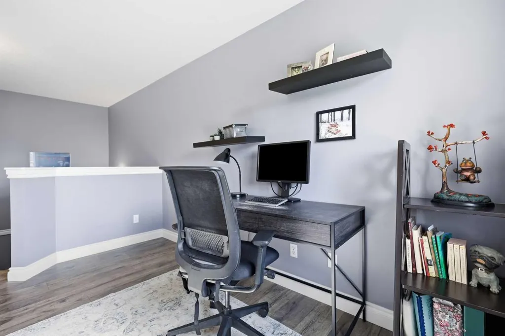 4 Cougar Ridge Mews SW Calgary AB T3H 5P4