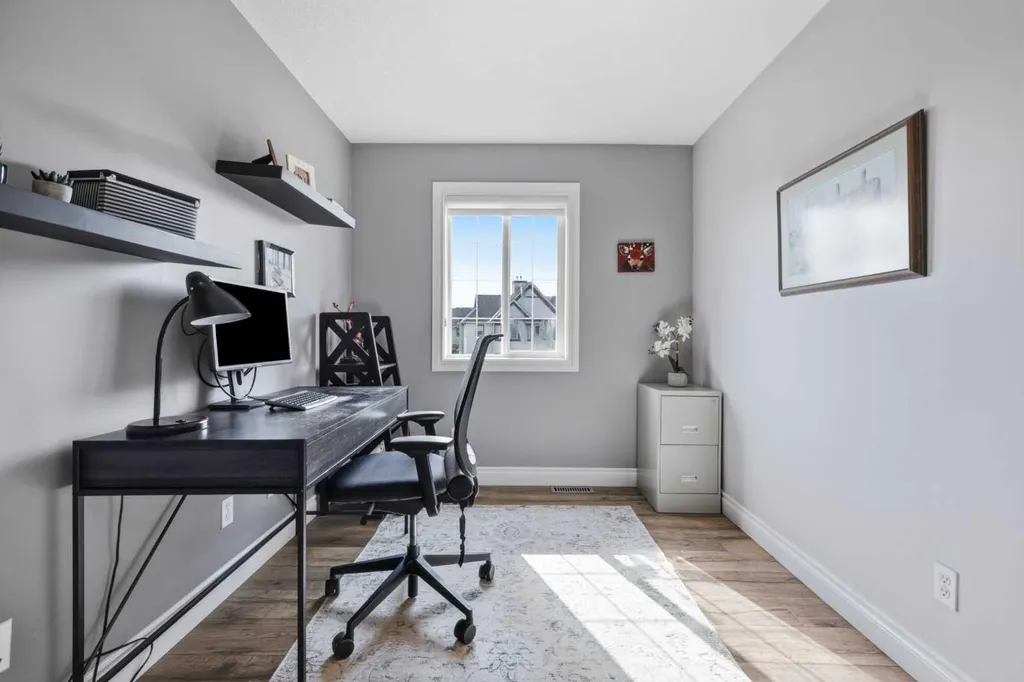 4 Cougar Ridge Mews SW Calgary AB T3H 5P4