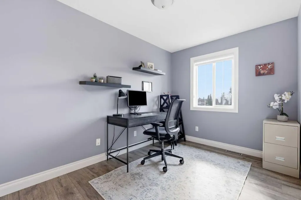 4 Cougar Ridge Mews SW Calgary AB T3H 5P4