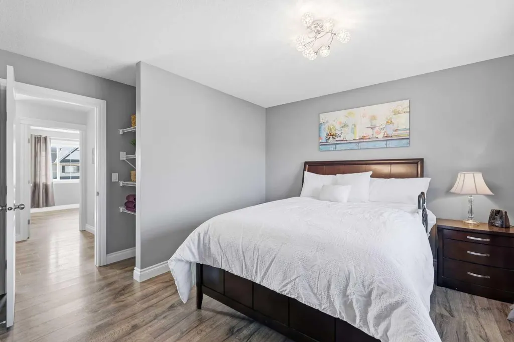 4 Cougar Ridge Mews SW Calgary AB T3H 5P4