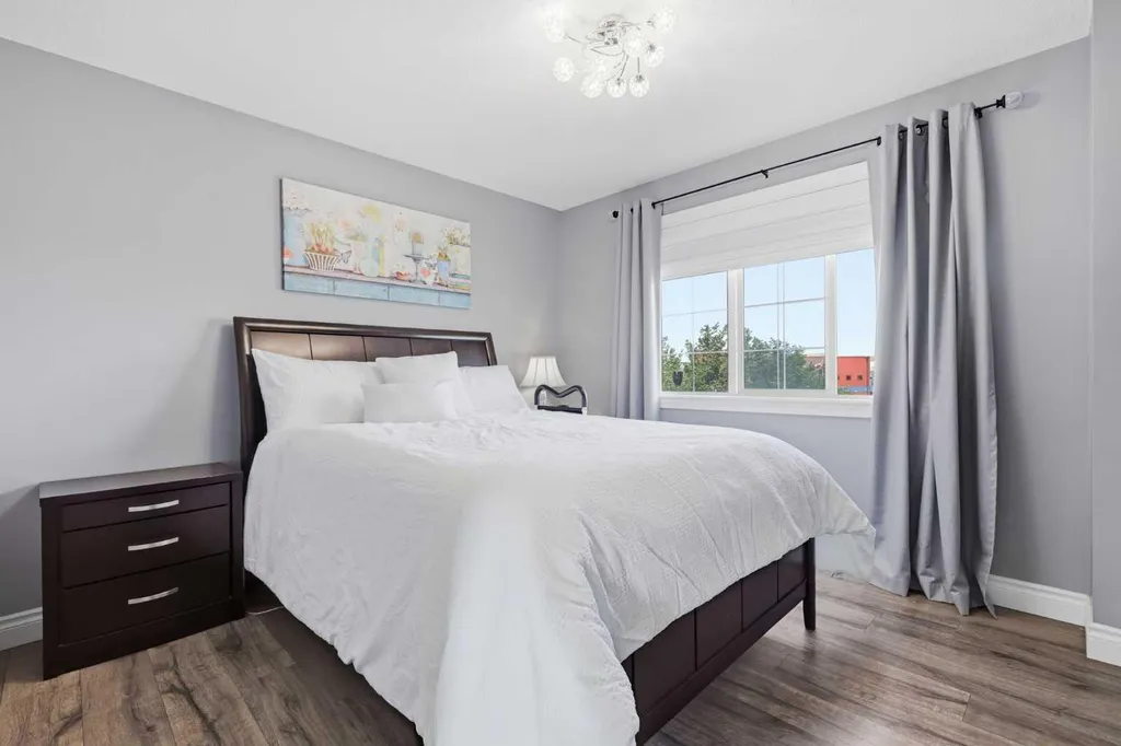 4 Cougar Ridge Mews SW Calgary AB T3H 5P4