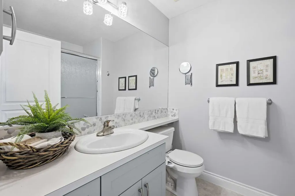 4 Cougar Ridge Mews SW Calgary AB T3H 5P4