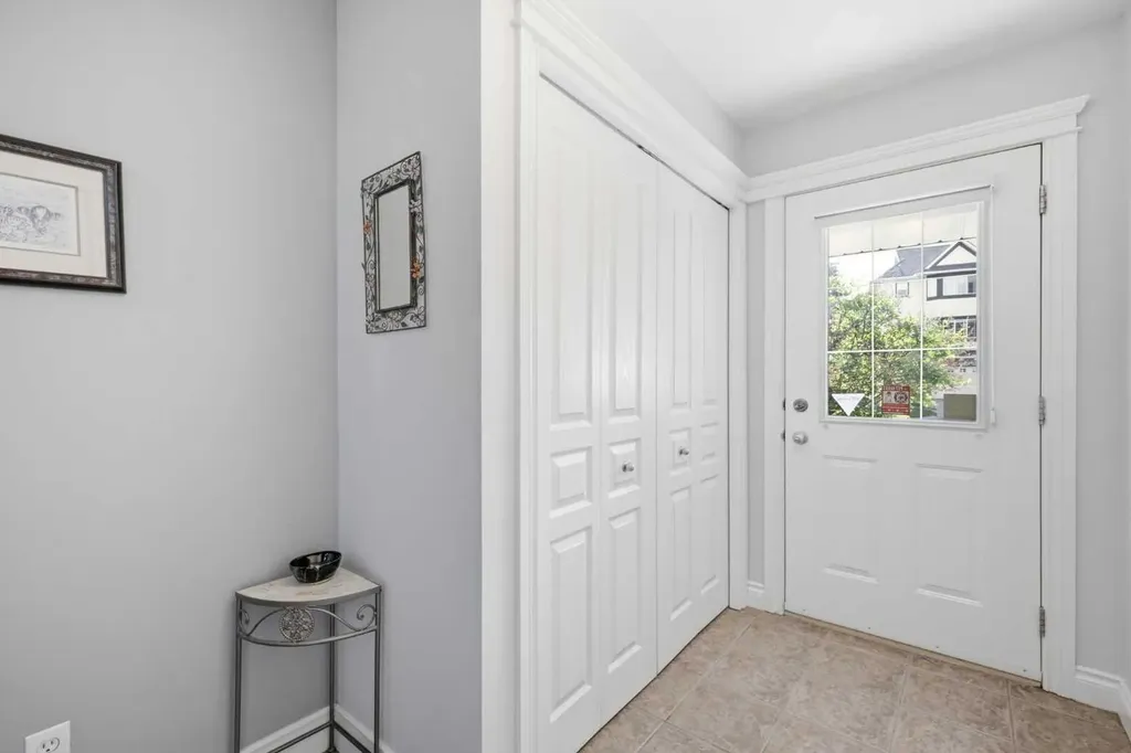 4 Cougar Ridge Mews SW Calgary AB T3H 5P4