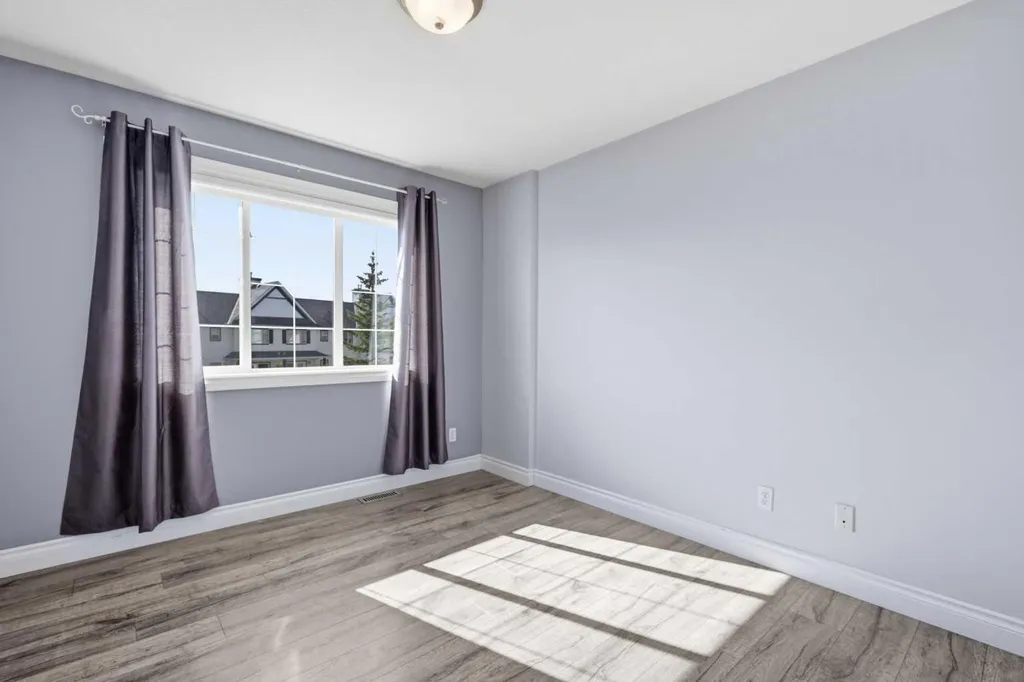 4 Cougar Ridge Mews SW Calgary AB T3H 5P4