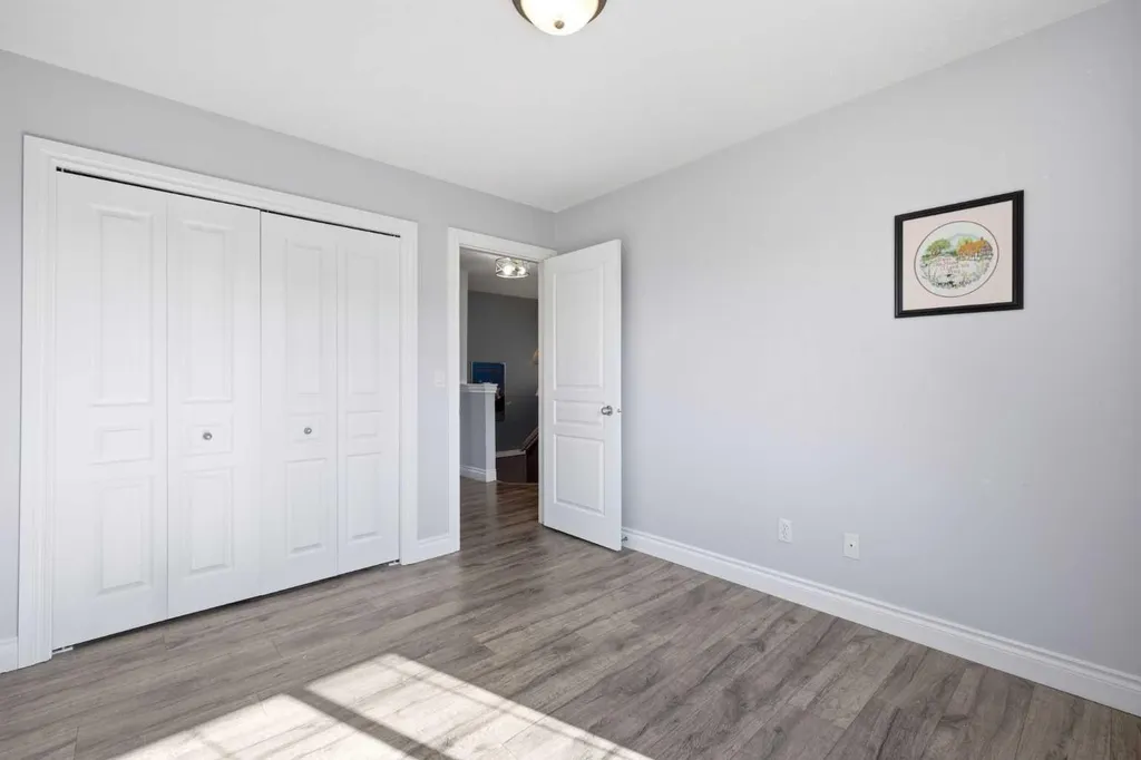4 Cougar Ridge Mews SW Calgary AB T3H 5P4