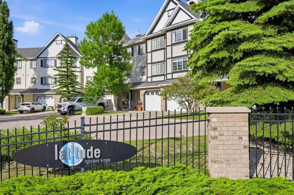 4 Cougar Ridge Mews SW Calgary AB T3H 5P4