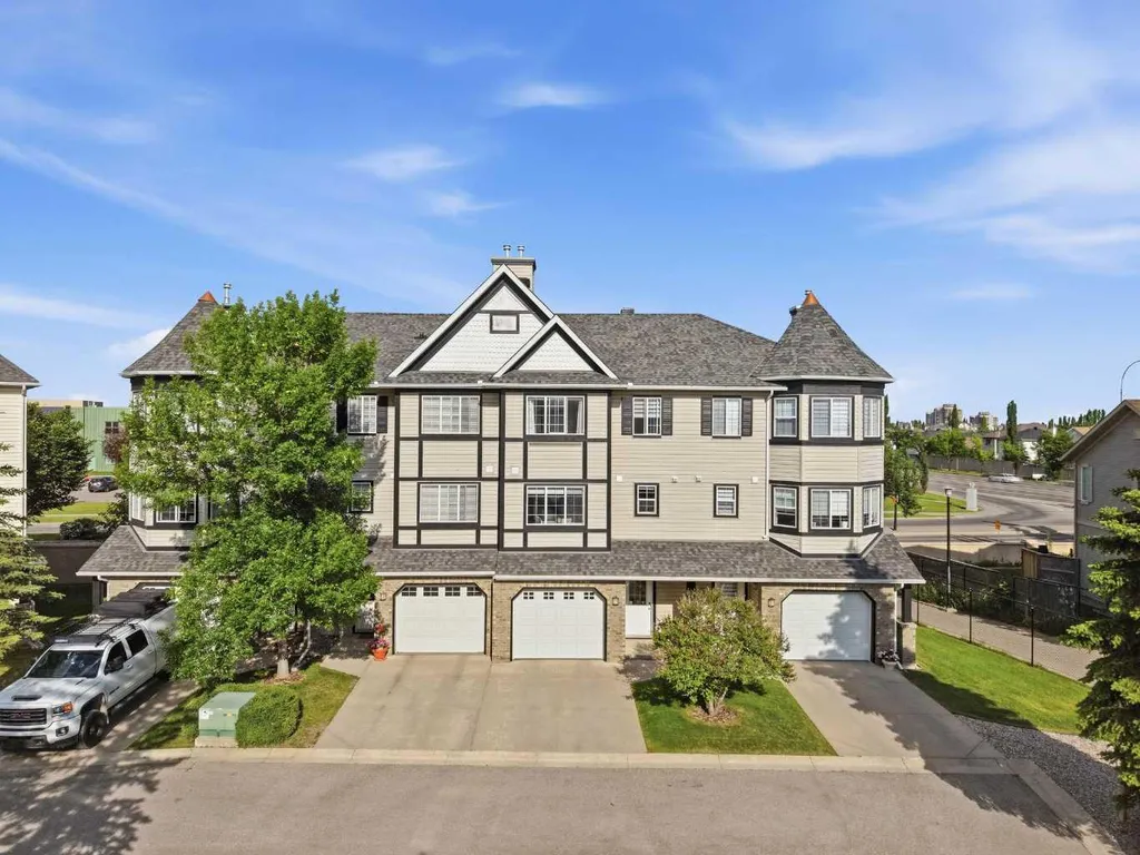 4 Cougar Ridge Mews SW Calgary AB T3H 5P4