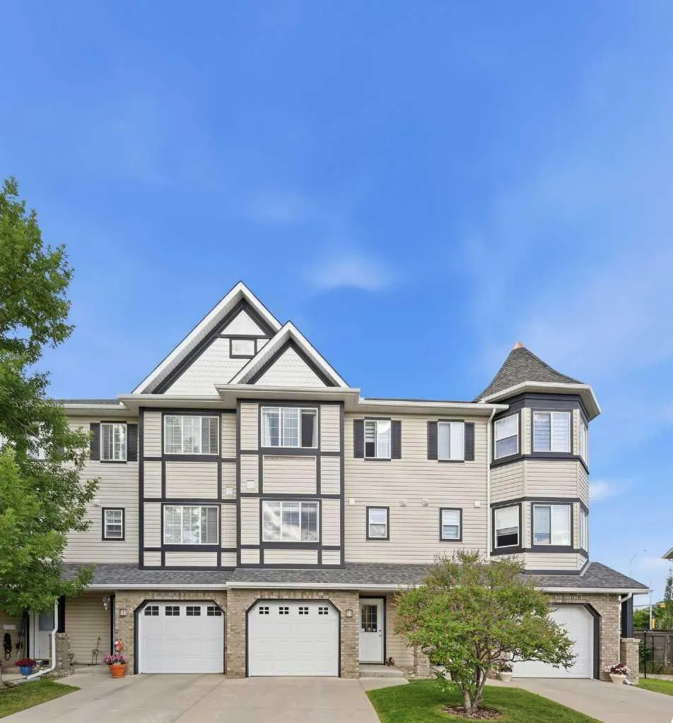 4 Cougar Ridge Mews SW Calgary AB T3H 5P4