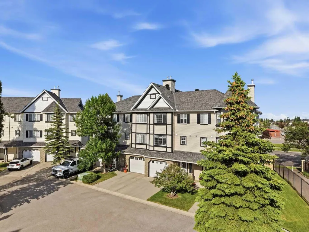 4 Cougar Ridge Mews SW Calgary AB T3H 5P4
