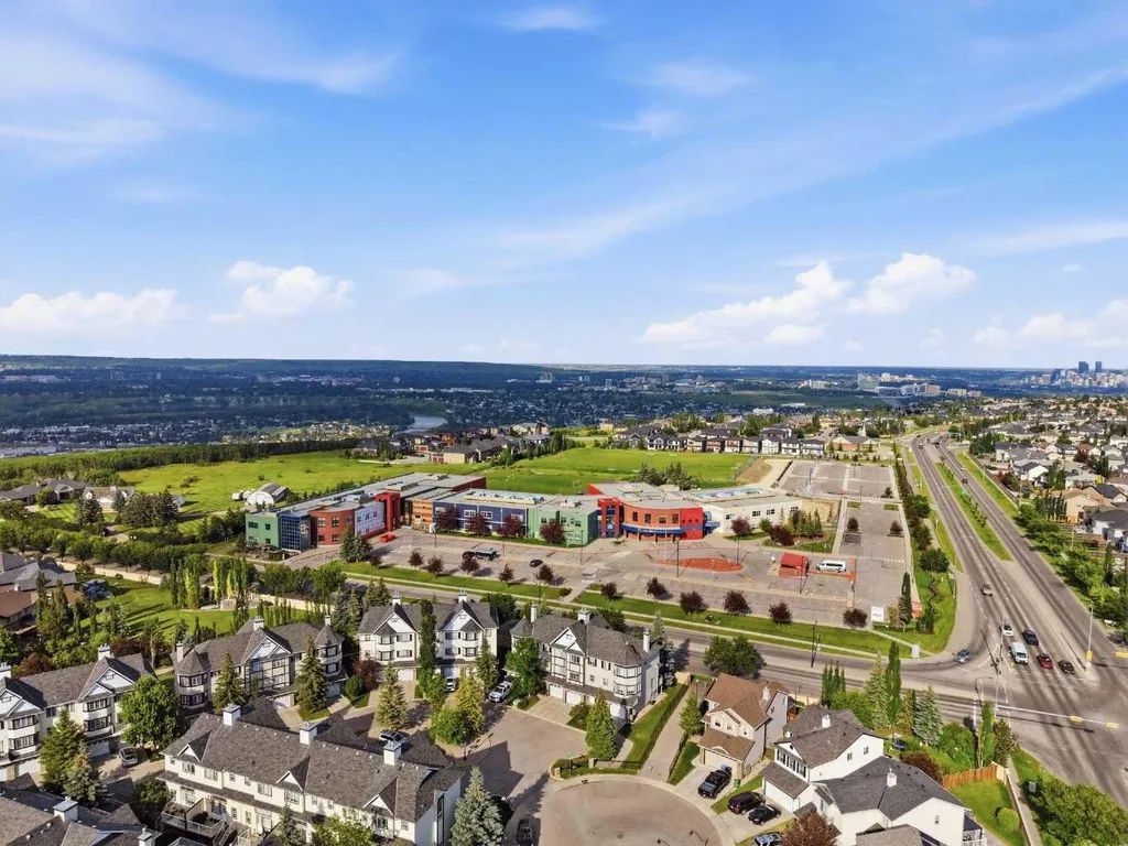 4 Cougar Ridge Mews SW Calgary AB T3H 5P4