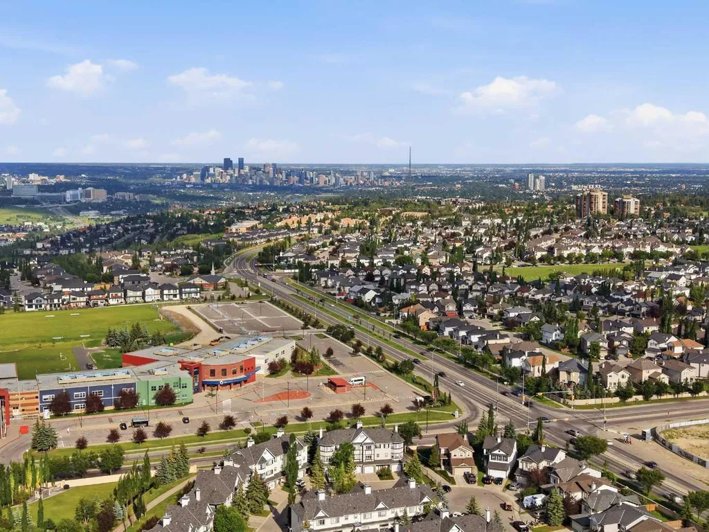4 Cougar Ridge Mews SW Calgary AB T3H 5P4