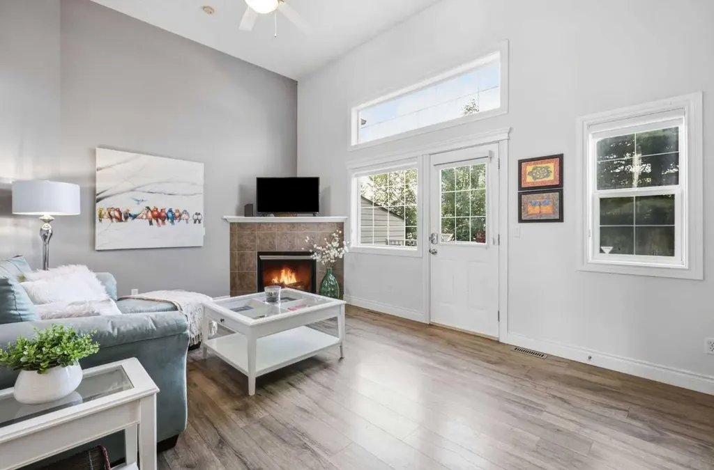 4 Cougar Ridge Mews SW Calgary AB T3H 5P4