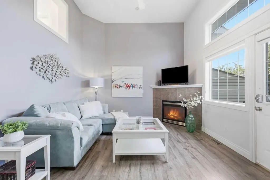 4 Cougar Ridge Mews SW Calgary AB T3H 5P4