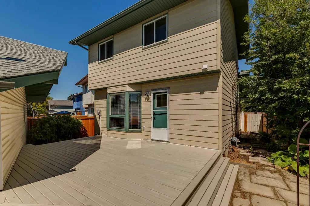 31 Sunvale Court SE Calgary AB T2X 5S7