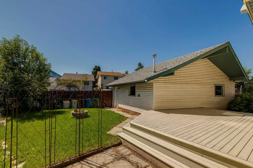 31 Sunvale Court SE Calgary AB T2X 5S7