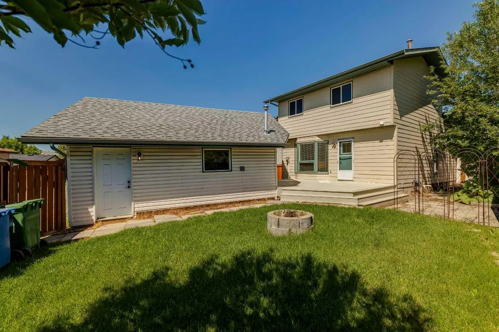 31 Sunvale Court SE Calgary AB T2X 5S7