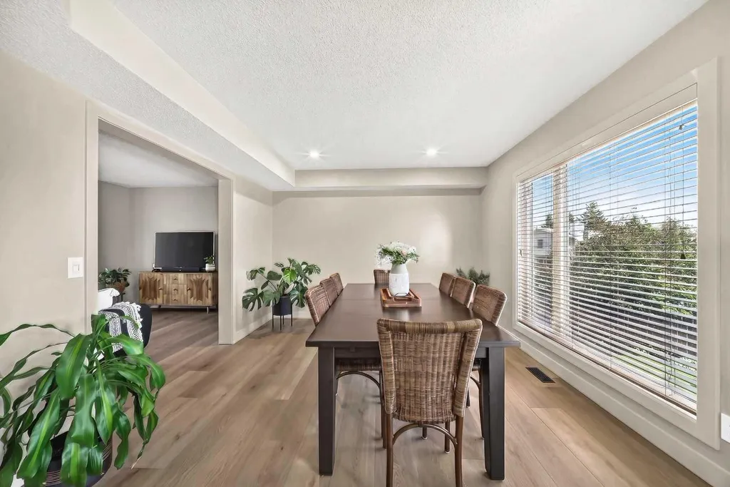 21 Shawbrooke Bay SW Calgary AB T2Y 3A1