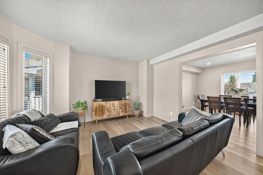 21 Shawbrooke Bay SW Calgary AB T2Y 3A1