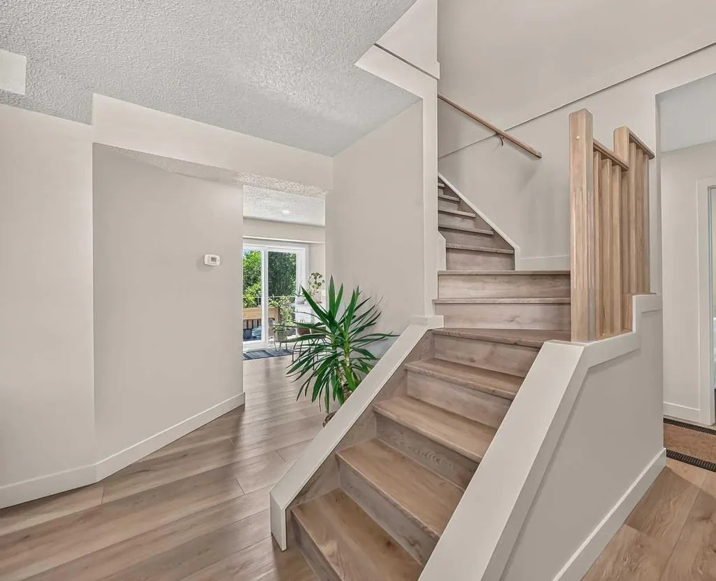 21 Shawbrooke Bay SW Calgary AB T2Y 3A1