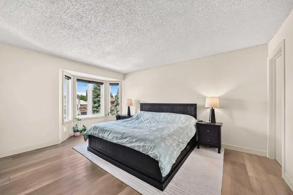 21 Shawbrooke Bay SW Calgary AB T2Y 3A1