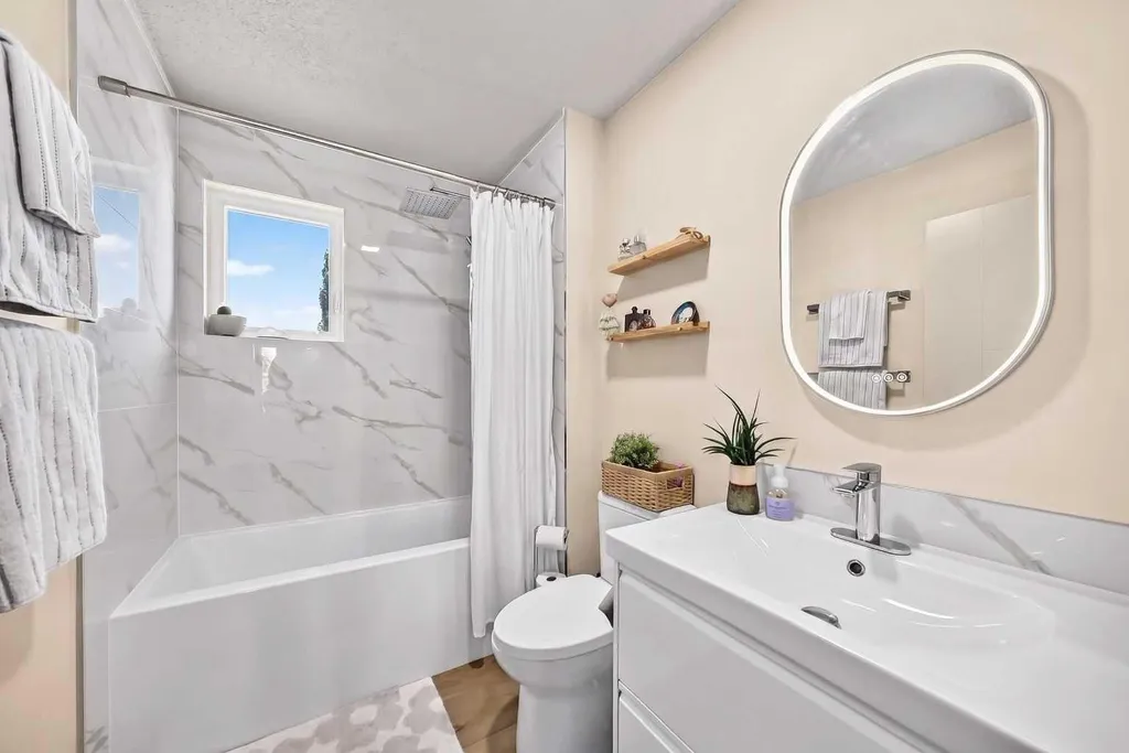 21 Shawbrooke Bay SW Calgary AB T2Y 3A1
