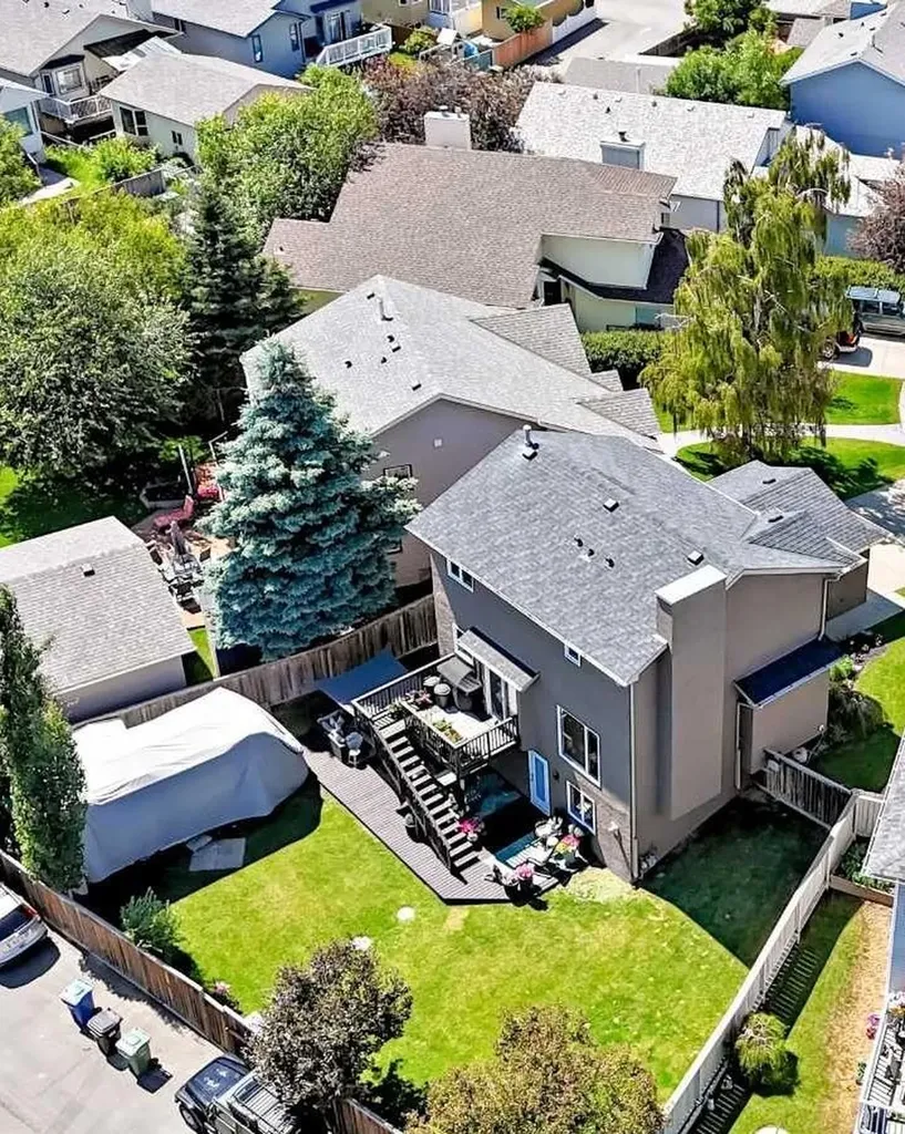 21 Shawbrooke Bay SW Calgary AB T2Y 3A1