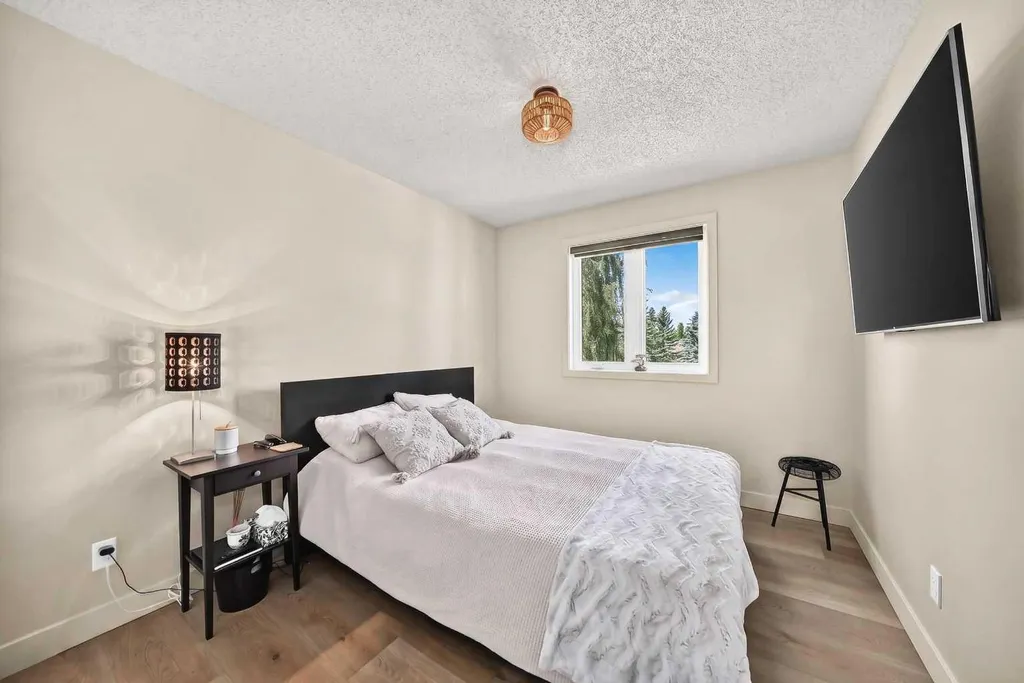 21 Shawbrooke Bay SW Calgary AB T2Y 3A1