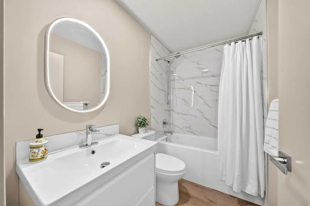21 Shawbrooke Bay SW Calgary AB T2Y 3A1