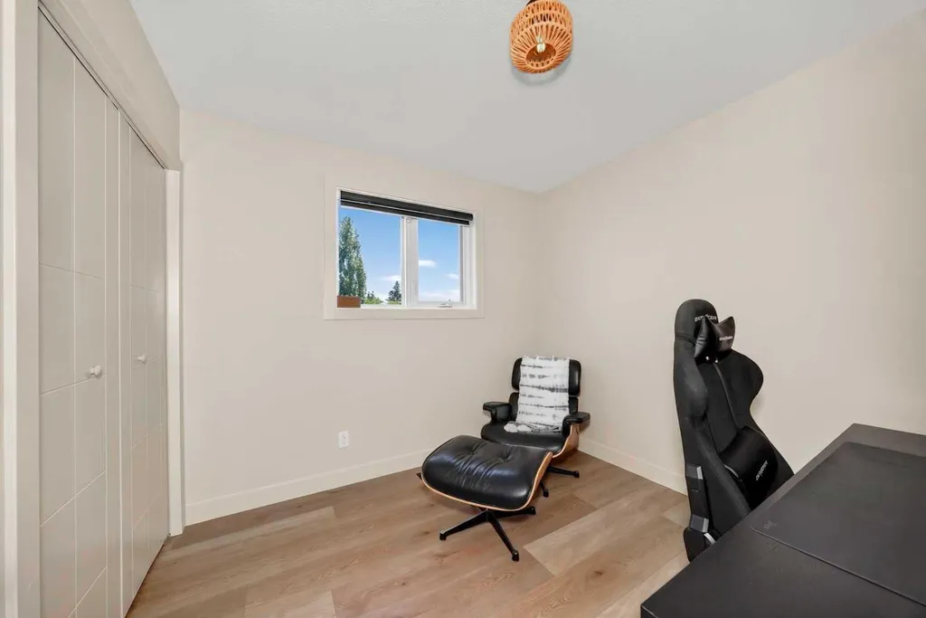 21 Shawbrooke Bay SW Calgary AB T2Y 3A1