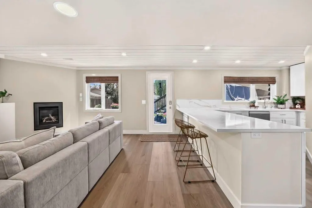 21 Shawbrooke Bay SW Calgary AB T2Y 3A1