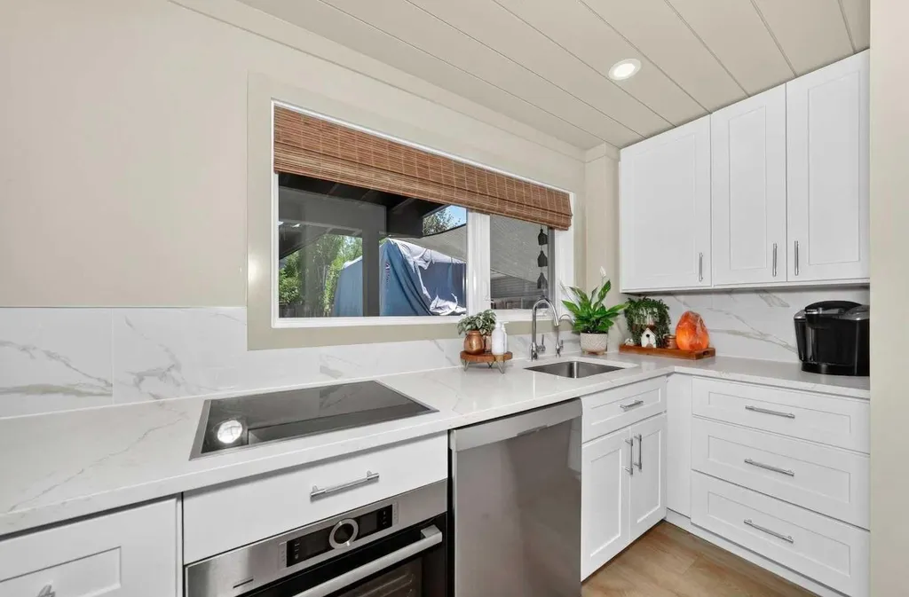 21 Shawbrooke Bay SW Calgary AB T2Y 3A1